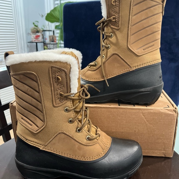 The North Face Women's Shellista IV Mid Waterproof snow Boot size 9 - Picture 2 of 10